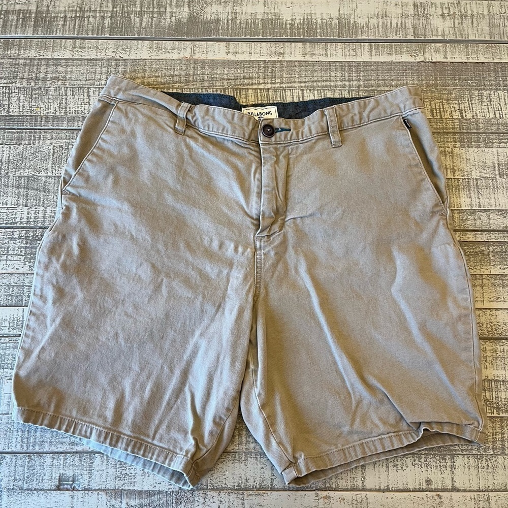 BILLABONG Men’s Flat-front Chino Khaki Shorts